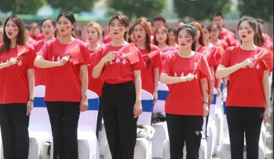 做白色的牛奶,创红色的企业,花花牛乳业集团青春歌会庆祝建党100周年 做白色的牛奶,创红色的企业,花花牛乳业集团青春歌会庆祝建党100周年