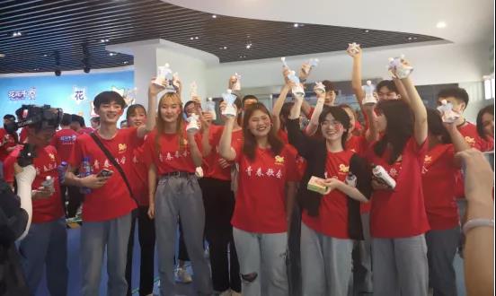 做白色的牛奶,创红色的企业,花花牛乳业集团青春歌会庆祝建党100周年 做白色的牛奶,创红色的企业,花花牛乳业集团青春歌会庆祝建党100周年