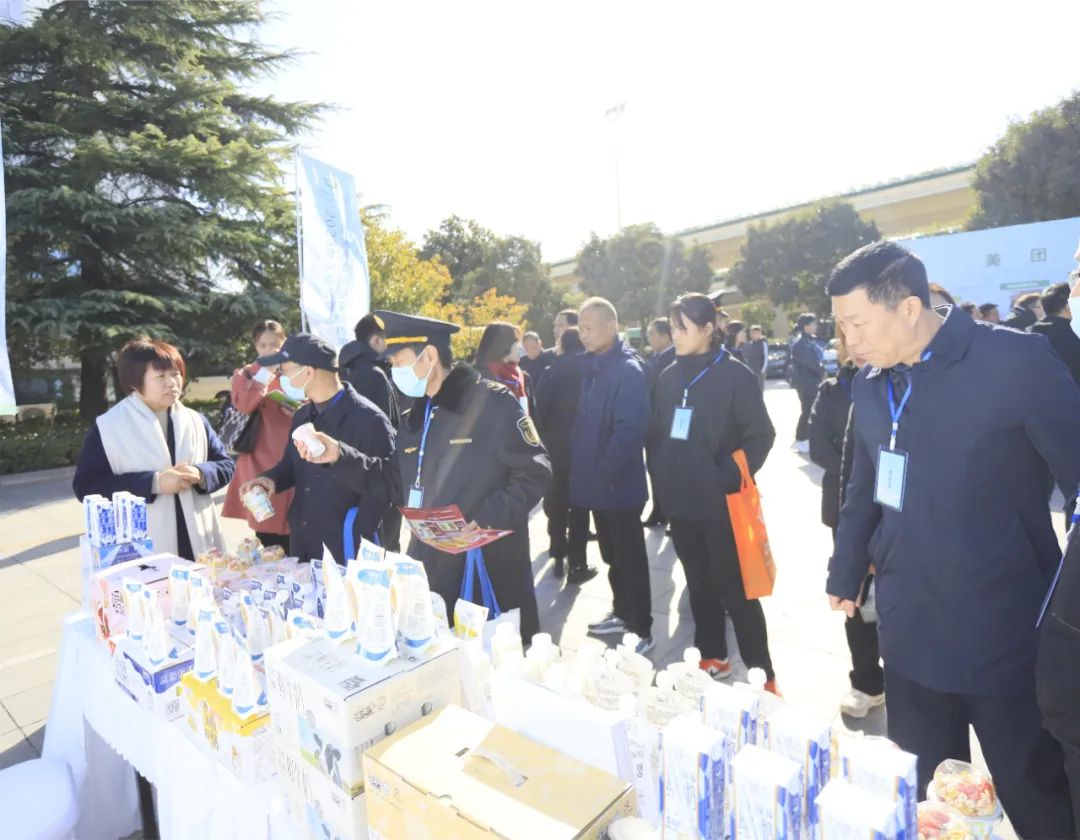 花花牛丨落实食品生产加工企业质量安全主体责任，助力人民群众生活更美好——2023年河南省暨郑州食品安全宣传周启动仪式隆重举行