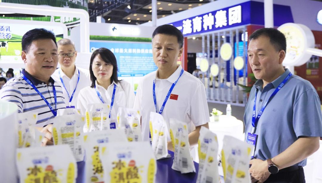 启航新征程 点亮新赛道丨花花牛乳业集团参加第十四届中国奶业大会暨D20峰会，荣获“中国乳制品生产企业现代化等级5A级”评定殊荣