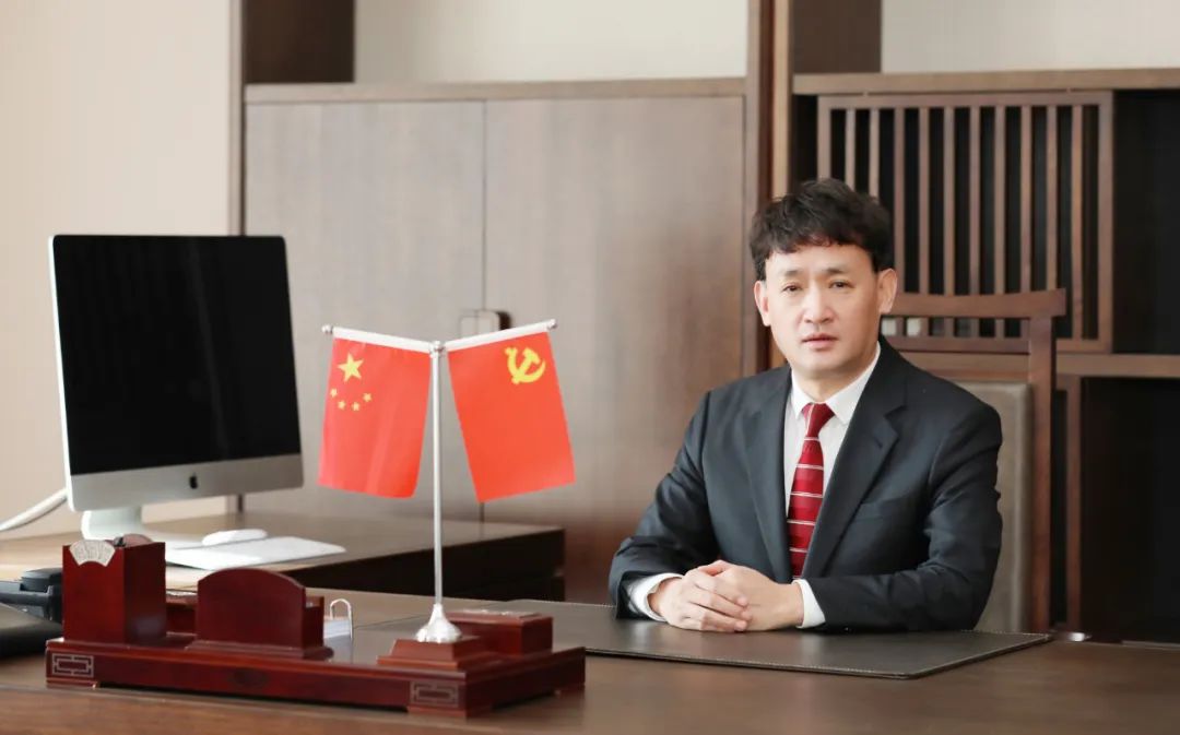 双双获奖 喜事连连｜ 花花牛乳业集团荣获“河南省知名品牌”奖，董事长关晓彦荣膺“2022年度品牌人物”