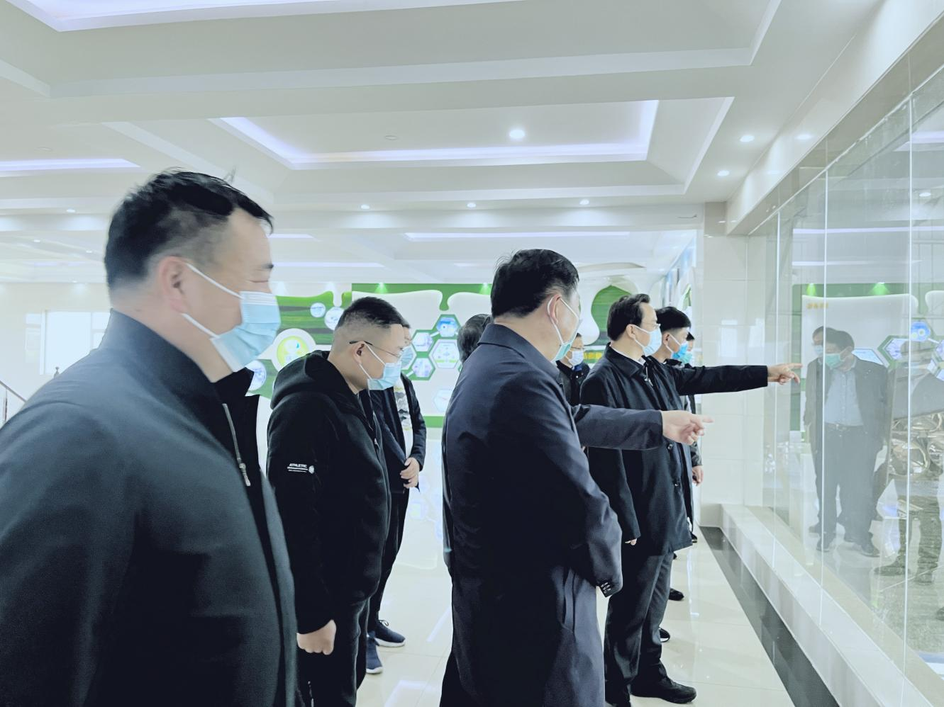 河南省人大常委会党组书记、副主任孔昌生莅临花花牛鲁山瑞亚牧场参观调研