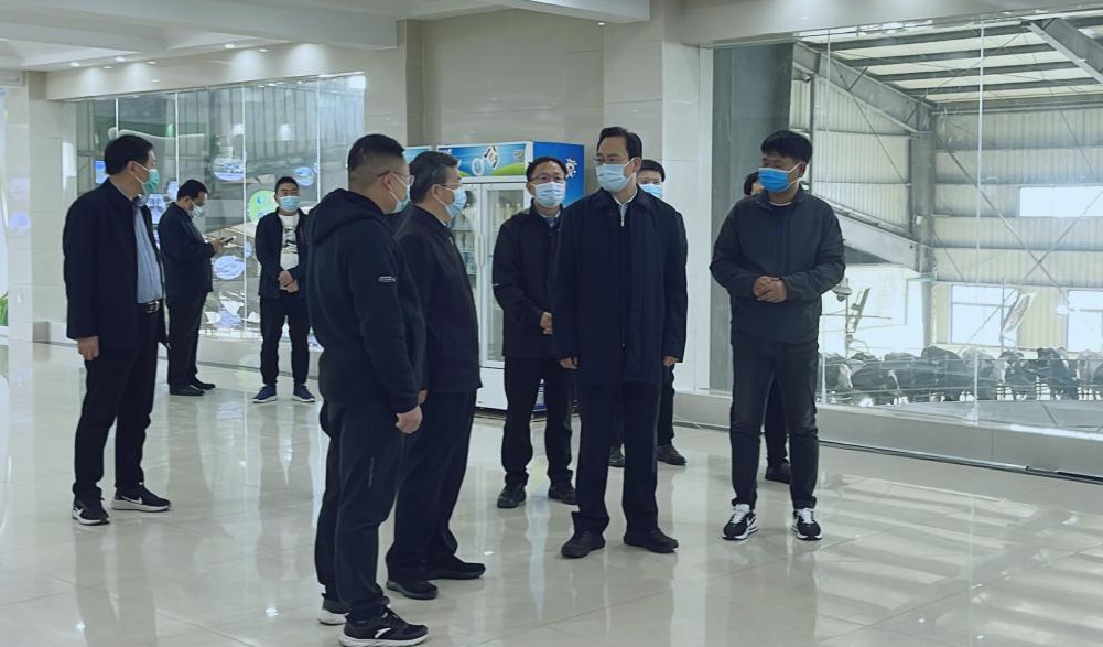 河南省人大常委会党组书记、副主任孔昌生莅临花花牛鲁山瑞亚牧场参观调研