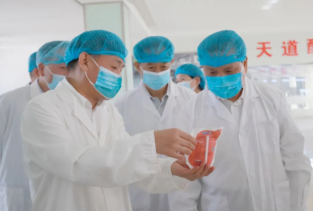 快讯丨河南省人民政府副省长武国定莅临花花牛乳业集团瑞亚牧业调研奶源基地建设情况