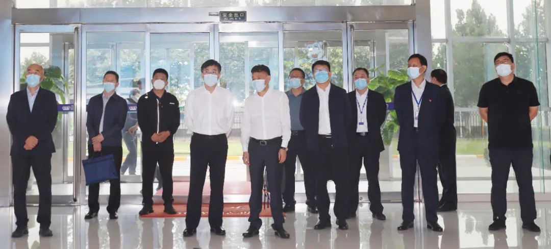 佳木斯市招商考察团莅临花花牛考察座谈