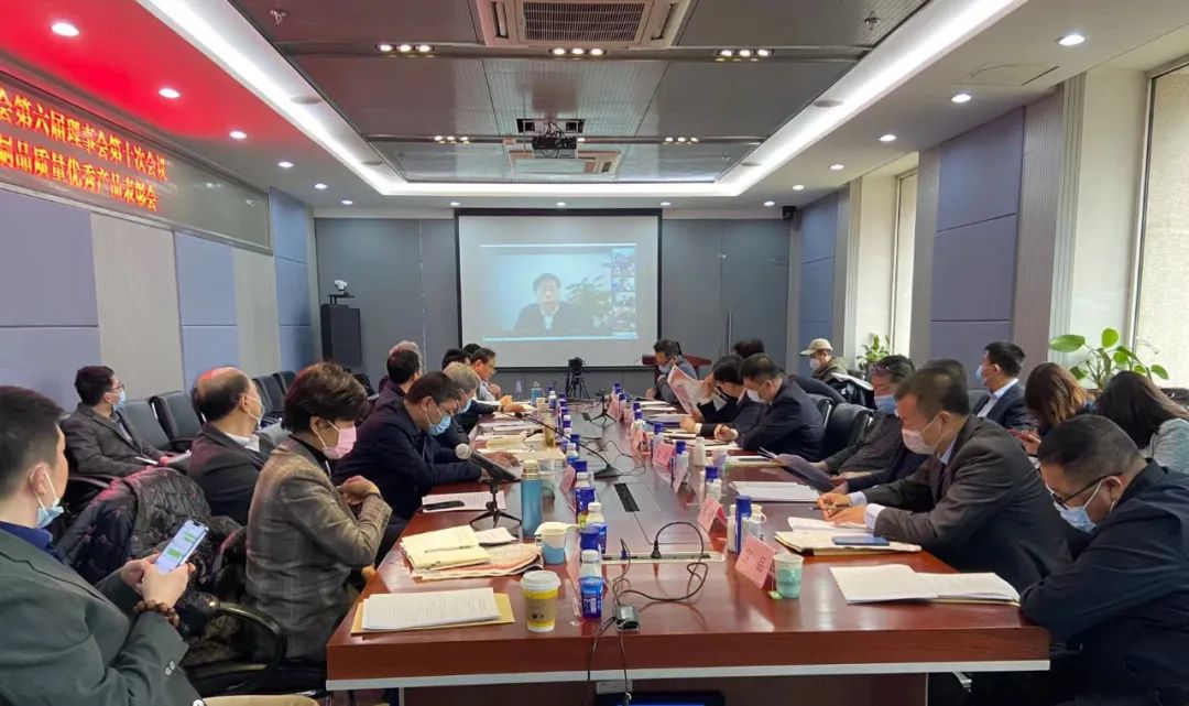 荣膺乳业三大金奖,花花牛以产业融合发展推进奶业高质量发展 荣膺乳业三大金奖,花花牛以产业融合发展推进奶业高质量发展