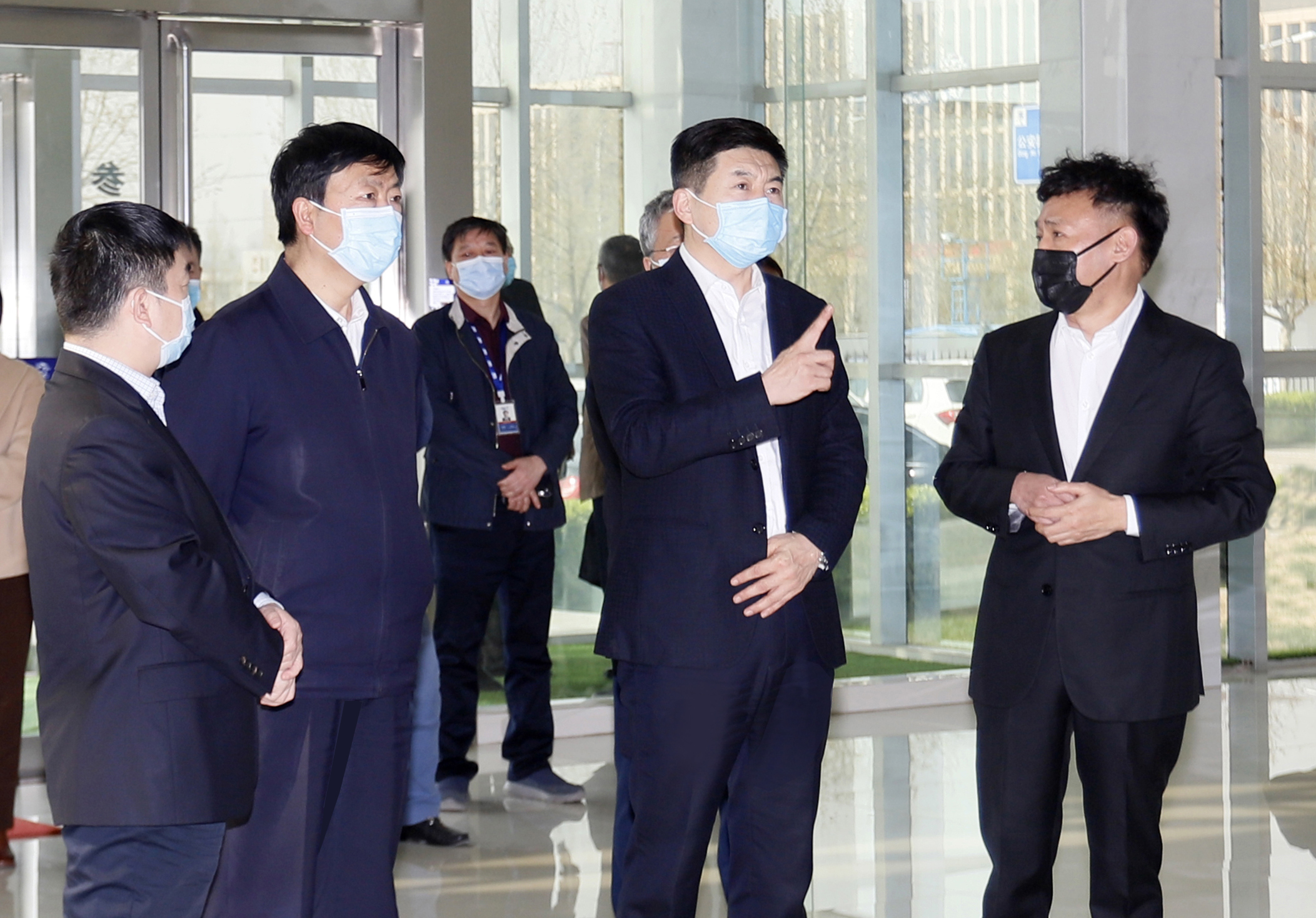 河南省委常委、副省长费东斌莅临 花花牛乳业集团调研