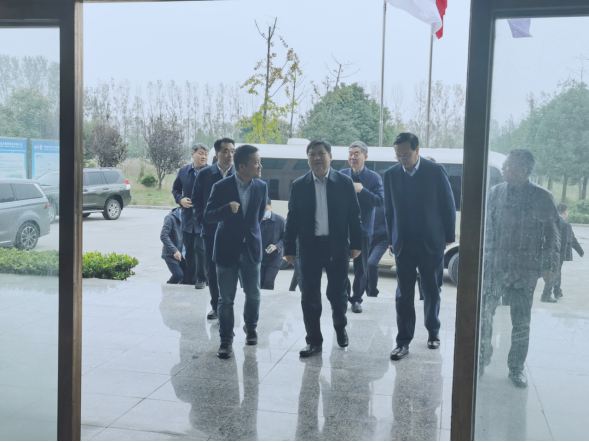 驻马店市委书记鲍常勇一行莅临花花牛平舆瑞亚和新蔡瑞亚调研 驻马店市委书记鲍常勇一行莅临花花牛平舆瑞亚和新蔡瑞亚调研