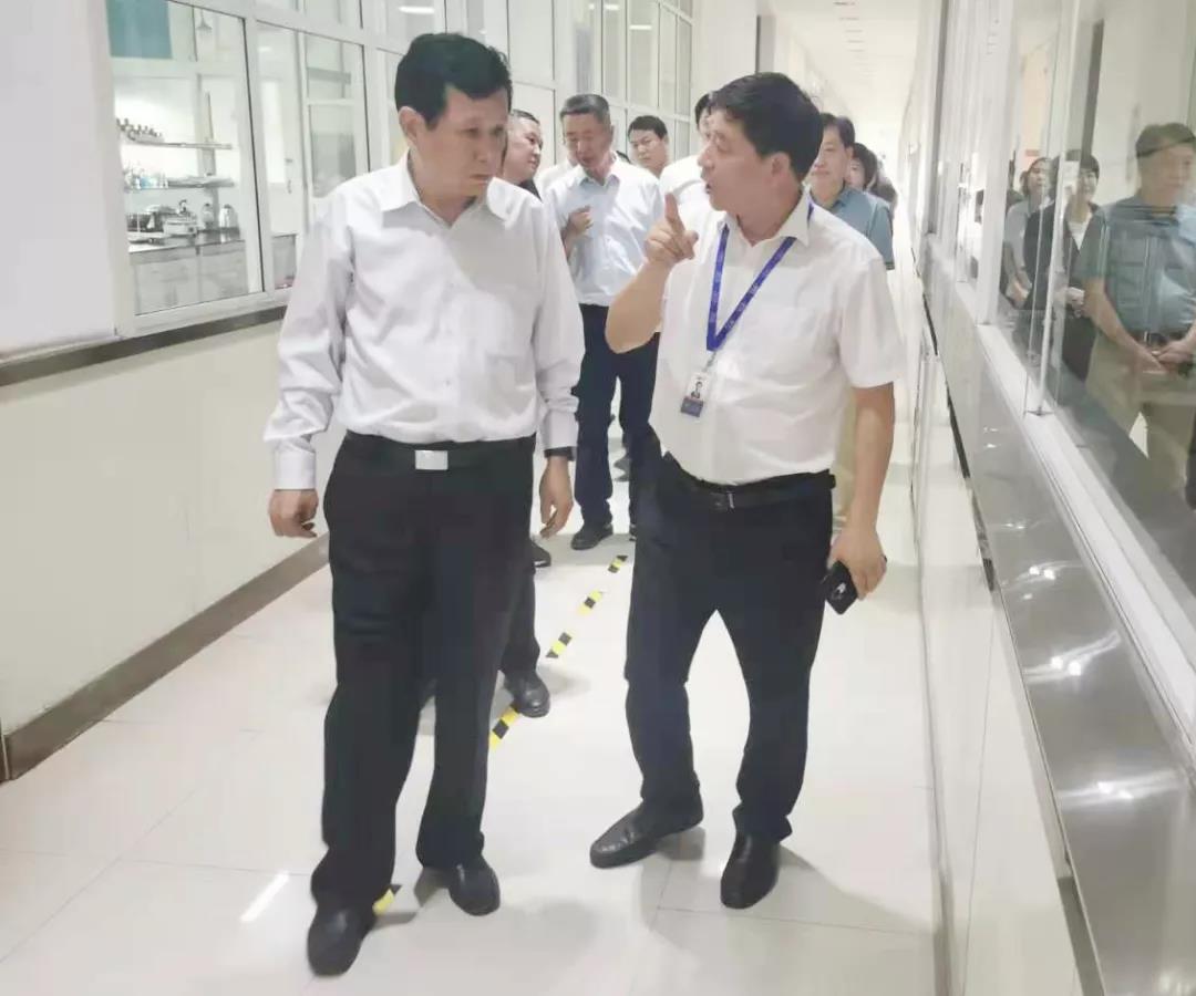 郑州航空港区党工委书记张俊峰莅临郑州花花牛乳制品有限公司调研