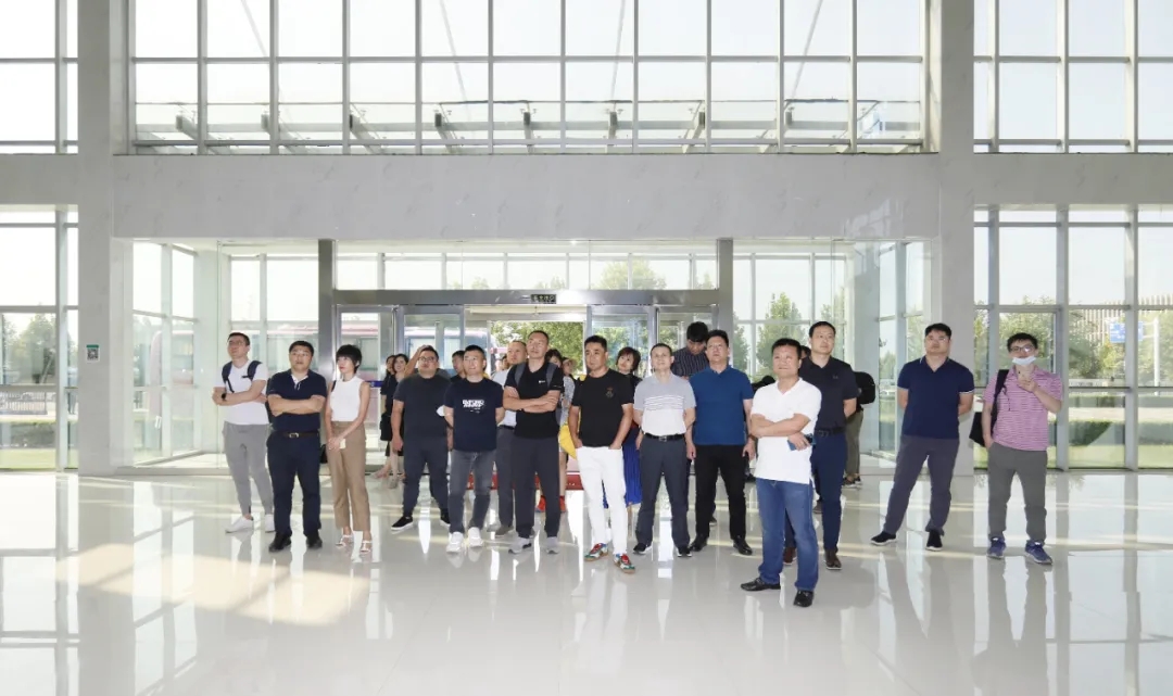 快讯 | 长江商学院智能制造学会走进花花牛乳业集团