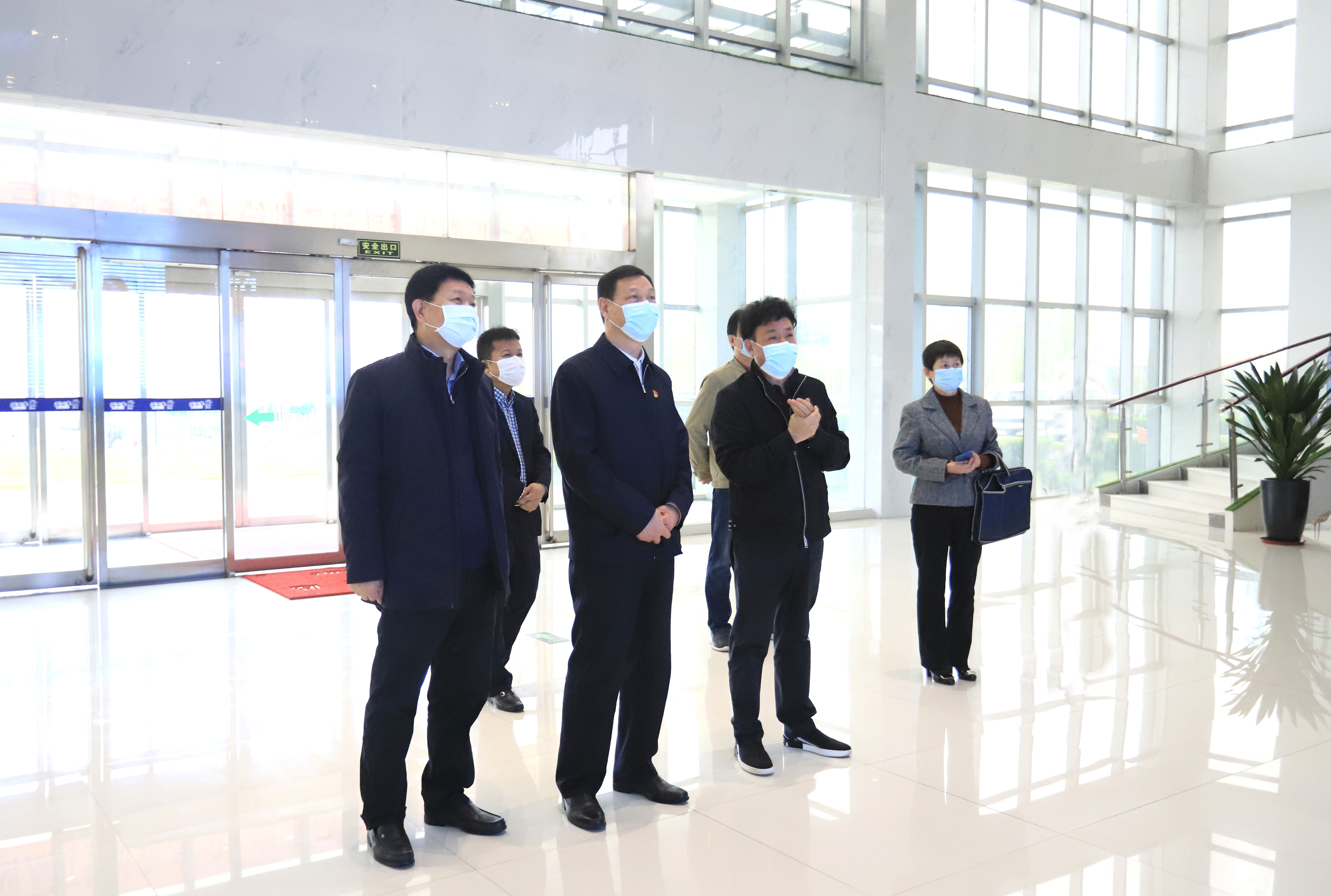 河南省委农办主任、农业农村厅厅长申延平一行调研河南花花牛乳业集团