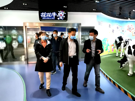 郑州市人大副主任孙黎、市政府副市长李喜安一行 莅临花花牛开展“三送一强”活动