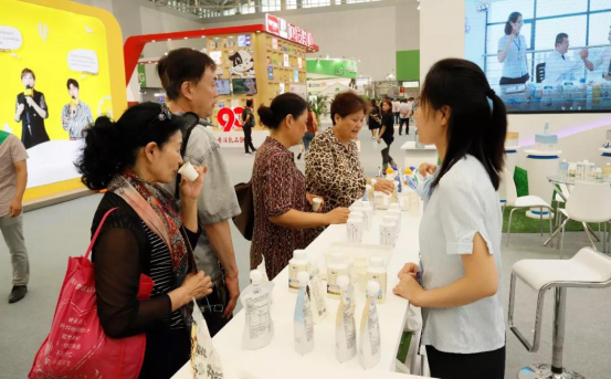 致敬祖国70华诞 |花花牛亮相第十届中国奶业大会 致敬祖国70华诞 |花花牛亮相第十届中国奶业大会