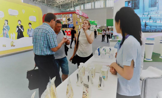 致敬祖国70华诞 |花花牛亮相第十届中国奶业大会 致敬祖国70华诞 |花花牛亮相第十届中国奶业大会