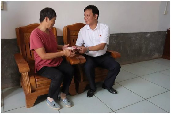 秋种化肥进农户 精准扶贫及时雨 | 花花牛集团精准扶贫在行动 秋种化肥进农户 精准扶贫及时雨 | 花花牛集团精准扶贫在行动