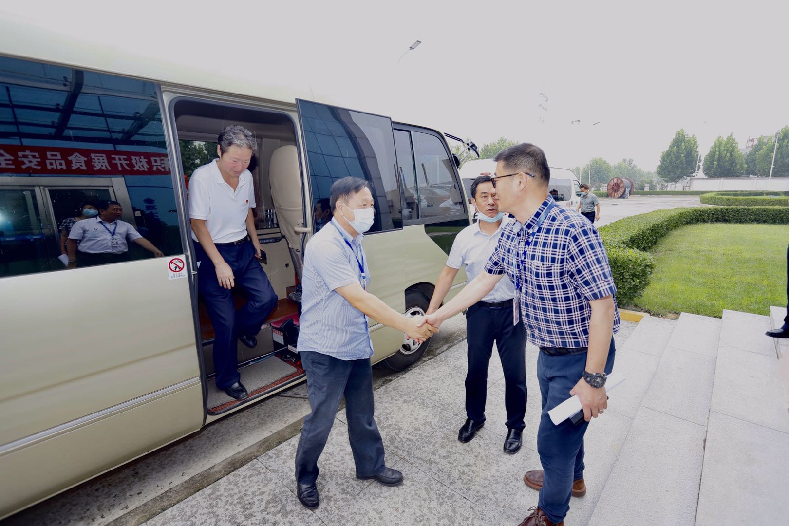 快讯|郑州市人大代表莅临河南花花牛乳业集团参观调研