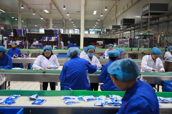 党员带头赴一线 助力春节保生产—花花牛别样“生产突击队”助力车间生产