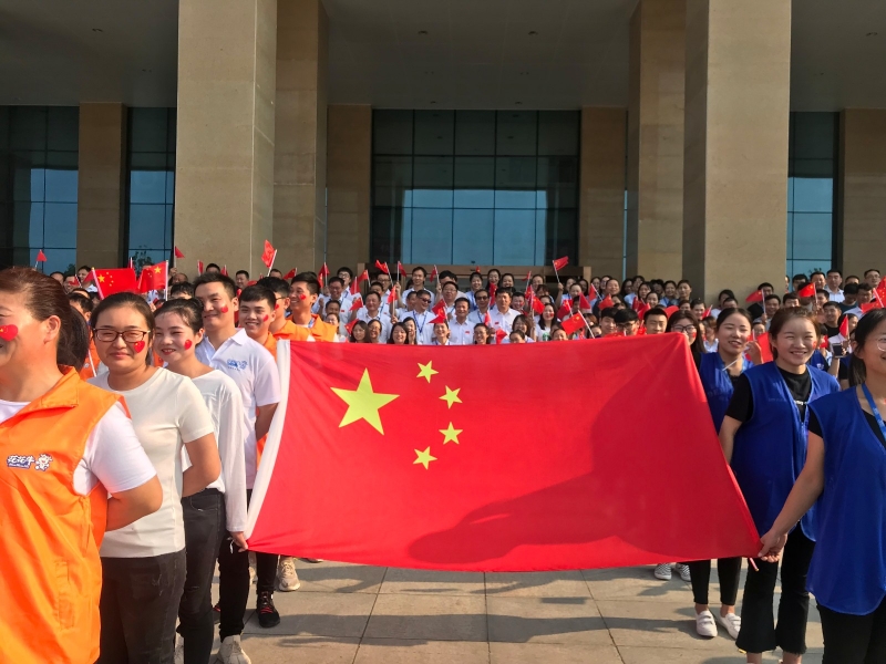 花花牛 唱红歌 祝福我的国！！！