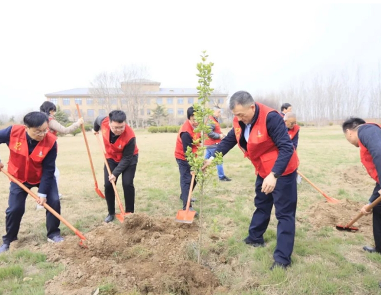 河南花花牛乳业集团开展“绿色发展践初心 植树护绿先锋行”植树活动