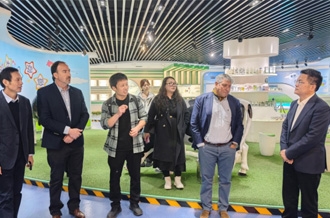 乌拉圭佛罗里达省省长卡洛斯一行到访河南花花牛乳业集团